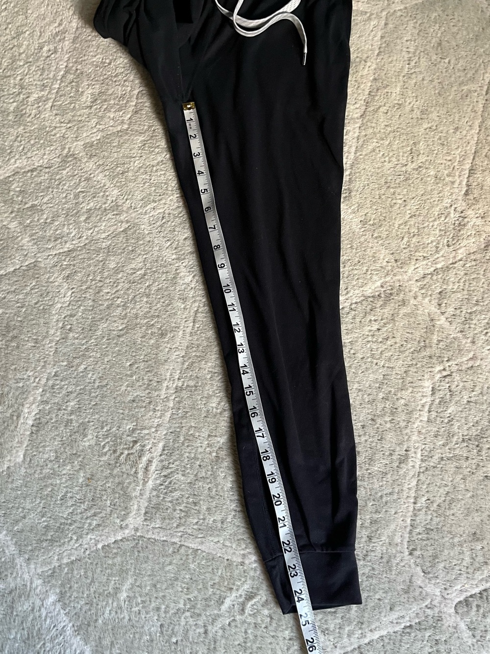 Vuori Performance Joggers - Picture 15 of 16